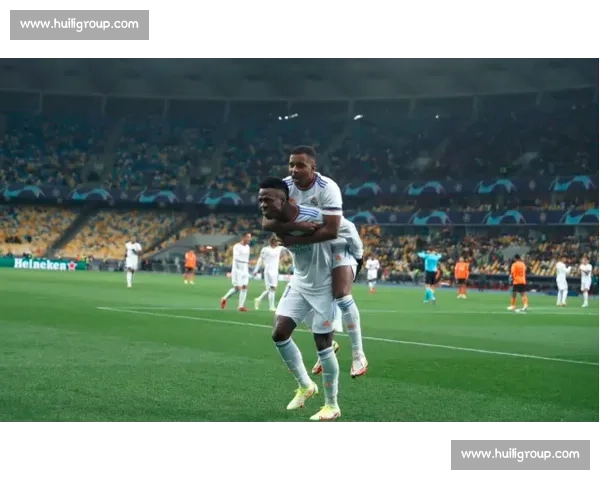 国家德比温情瞬间：佩德里与维尼修斯的对抗与尊重